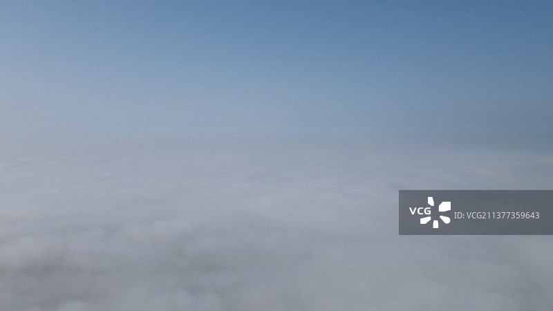 连江早晨平流雾，雾气弥漫，仿佛仙境图片素材