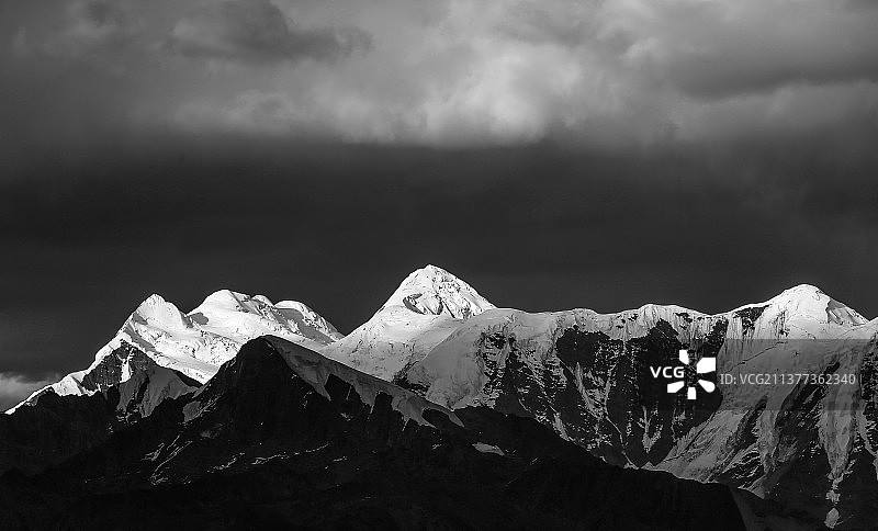 贡嘎雪山图片素材