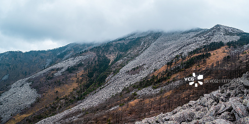陕西朱雀国家森林公园的冰晶顶山图片素材