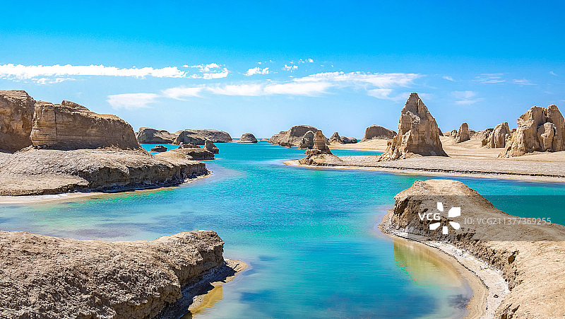 青海海西水上雅丹图片素材