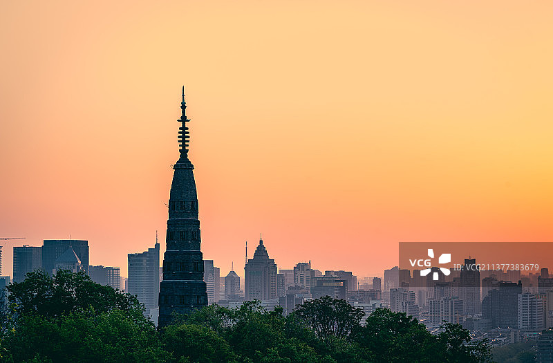 朝霞里的保俶塔图片素材