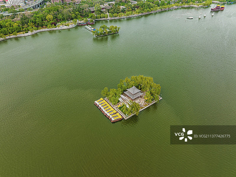 湖中小岛图片素材