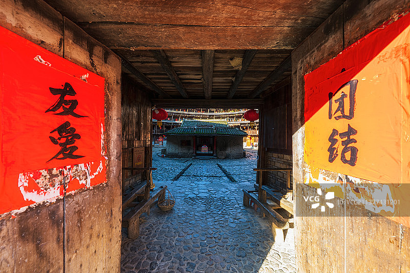 世界文化遗产福建漳州市南靖县书洋镇“东歪西斜”700年——裕昌楼大门图片素材