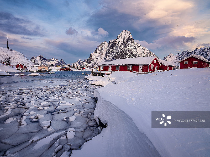 暴风雪后图片素材