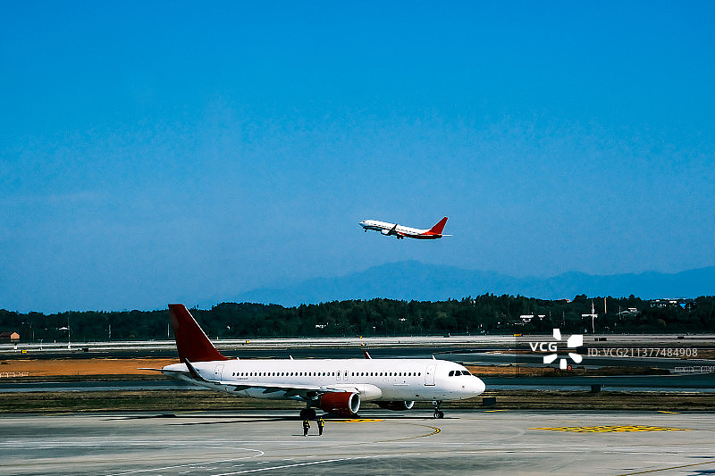 忙碌的机场图片素材