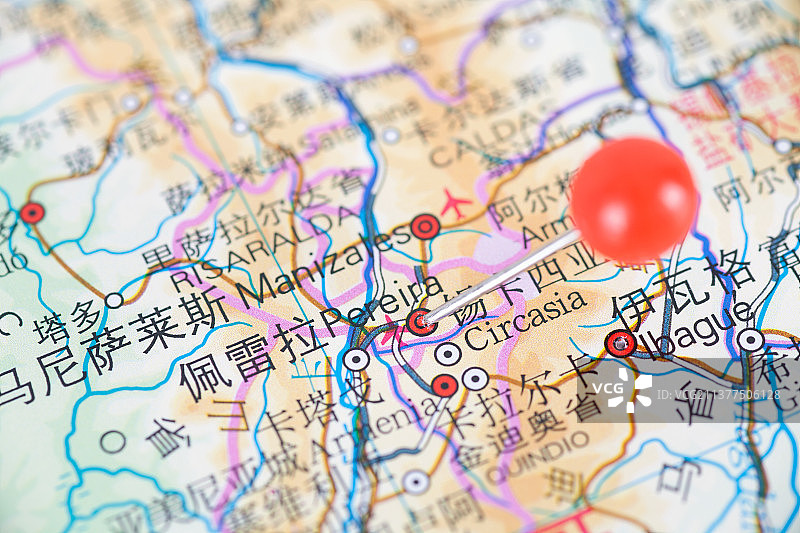 哥伦比亚城市佩雷拉在地图上被大头钉标注图片素材