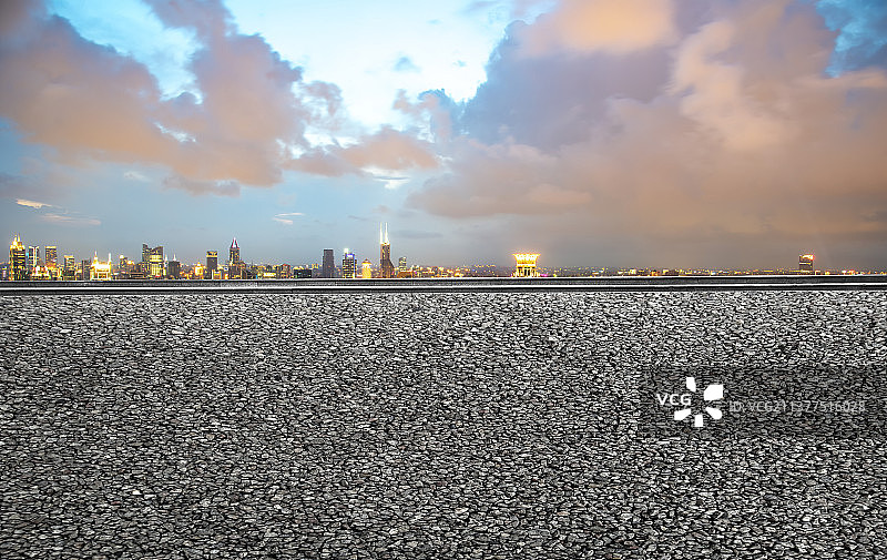 上海外滩陆家嘴城市建筑夜景户外道路平台图片素材