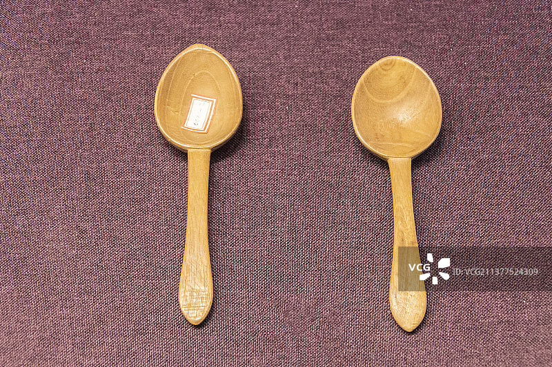 中国工艺美术馆：阔朔克（体鸣互击乐器，即木勺，成对使用）图片素材