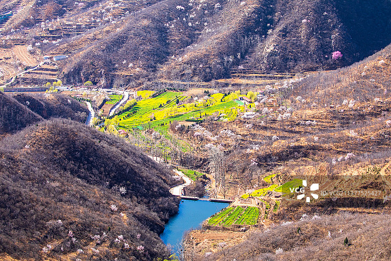 五峰山上眺望常馨谷图片素材