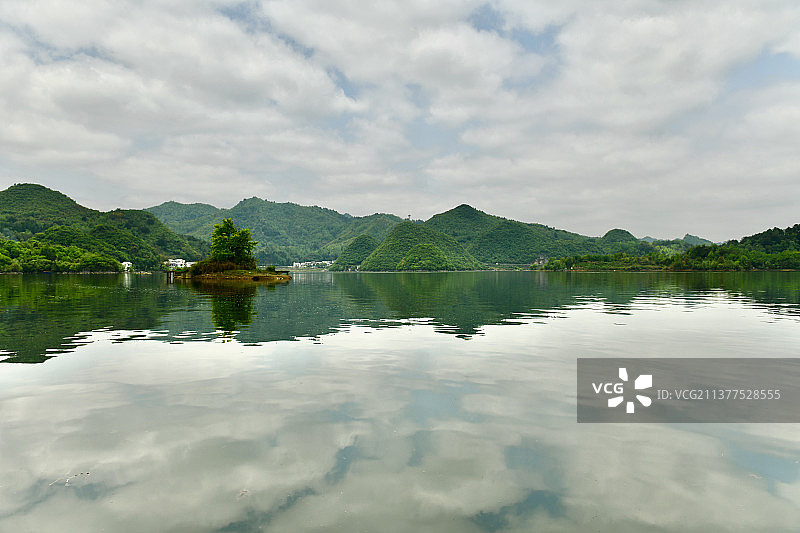 静谧的贵阳市百花湖图片素材