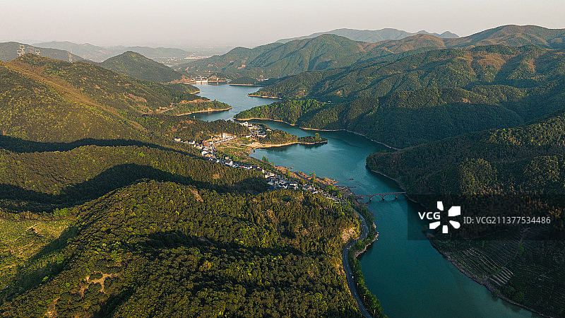 绿水青山--杭州余杭区鸬鸟镇四岭水库图片素材