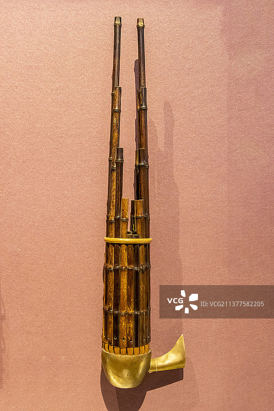 中国工艺美术馆：十七簧笙（气鸣簧振乐器。圆形铜制笙斗，竹制笙苗）图片素材