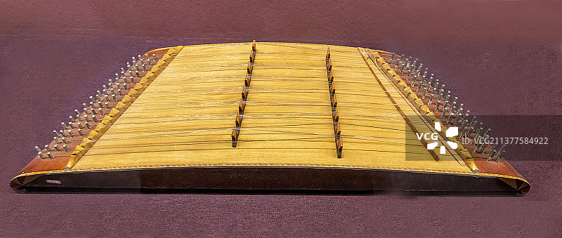 中国工艺美术馆：扬琴（弦鸣击奏乐器，木制琴身，16组弦）图片素材
