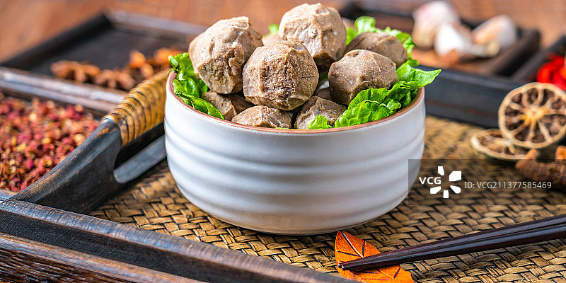 潮汕美食——一碗手打潮汕牛丸图片素材