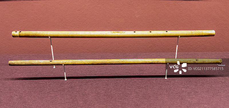 中国工艺美术馆：彝族四眼箫（竖吹，吹孔处原设有盖板）、鼻箫（正面开二指孔，底部开一指孔）图片素材