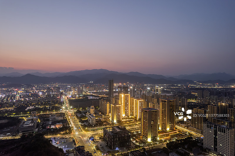宁波宁海县城市夜景航拍图片素材