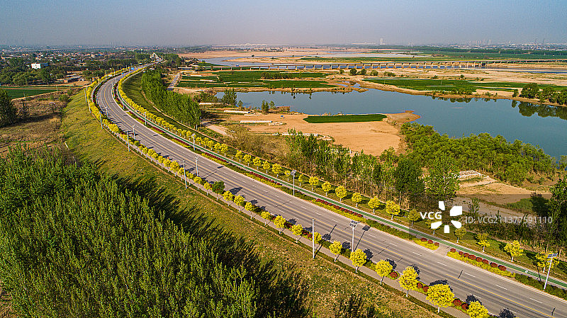 西安渭河河堤路风光图片素材