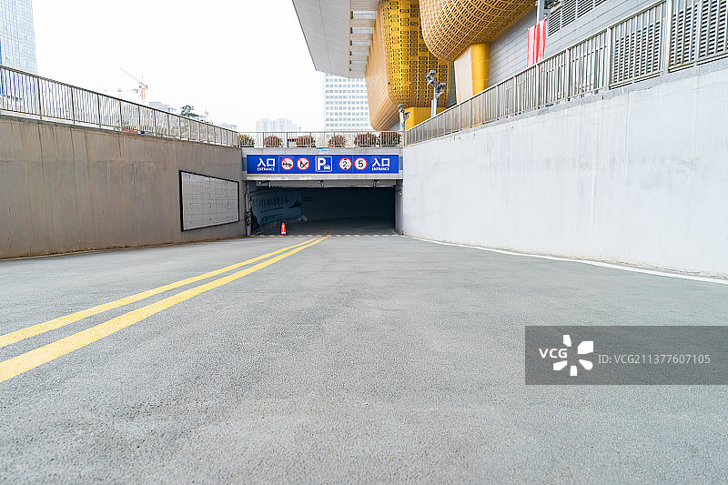 中国城市交通拍摄主题，地下停车场入口出口，户外无人图像摄影图片素材