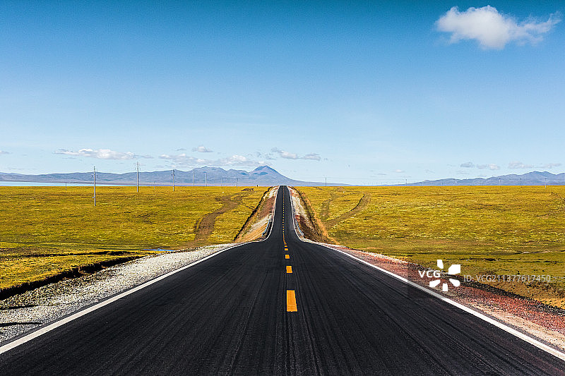 西藏天高云淡公路美景壁纸汽车广告背景图图片素材