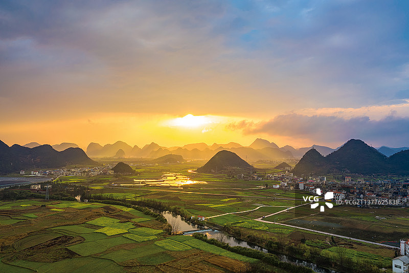 安顺平坝小河湾村夕照图片素材