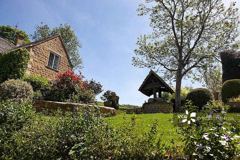 欧洲英国乡村小镇教堂建筑山间田园风光图片素材