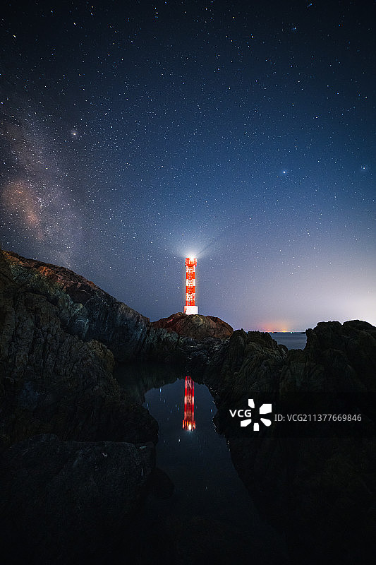 窥视它图片素材