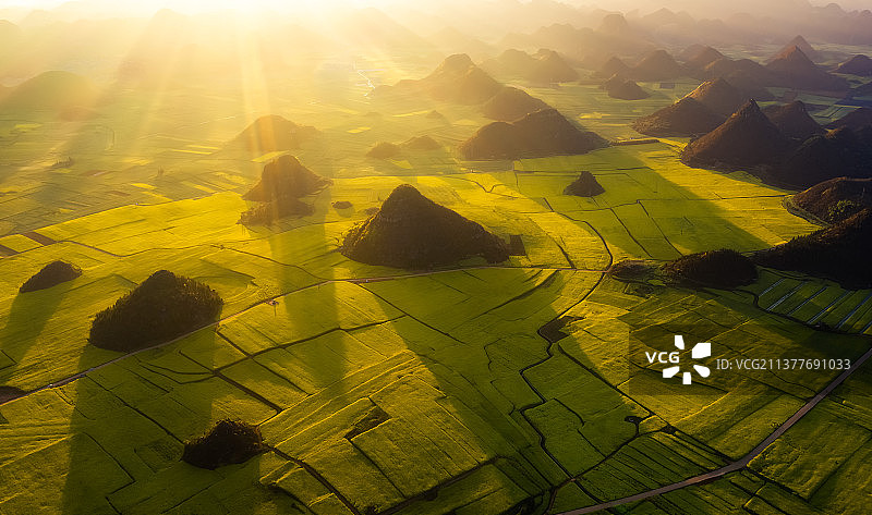 罗平·金鸡峰丛图片素材