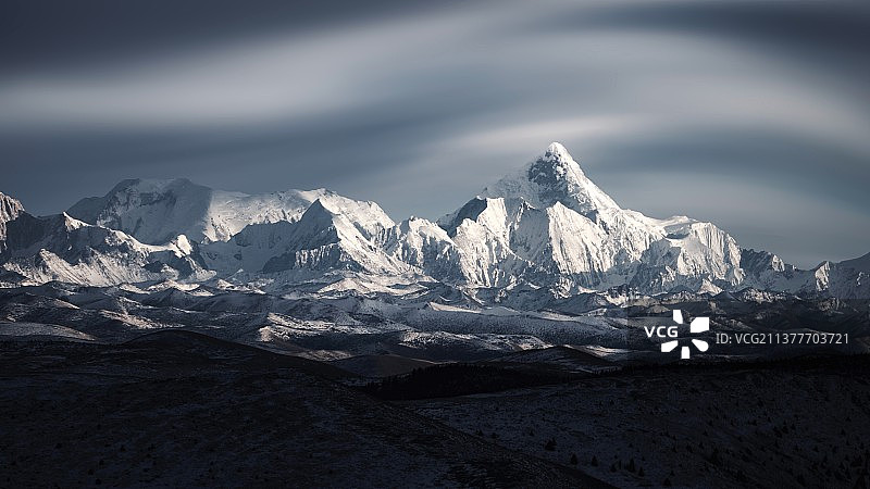 贡嘎雪山图片素材