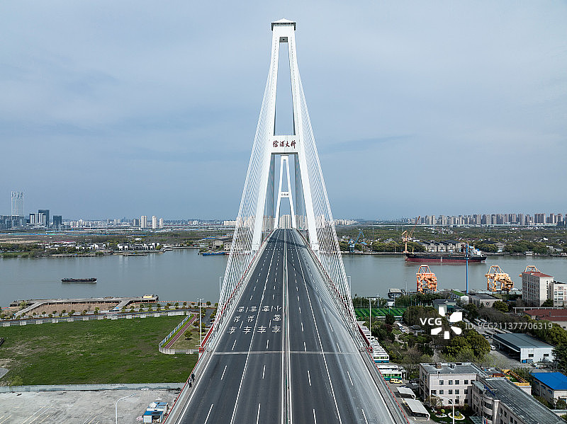 2022.3.28疫情下的上海徐浦大桥图片素材