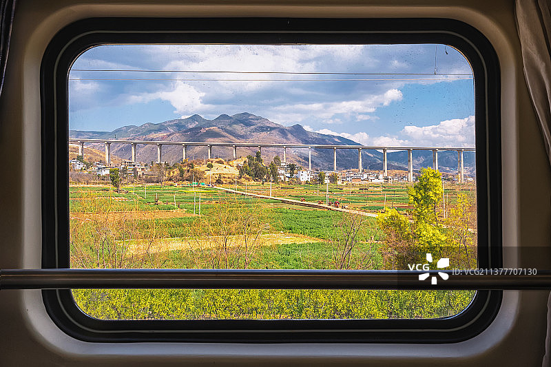 窗外的世界图片素材