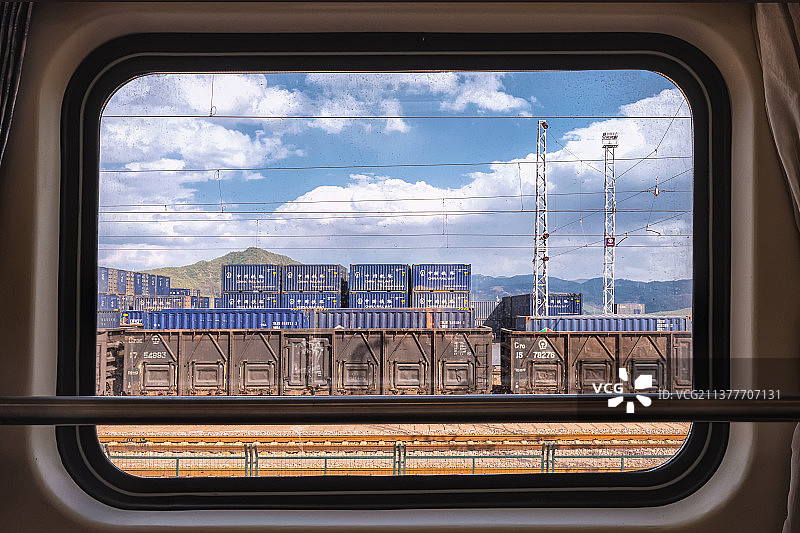 窗外的世界图片素材