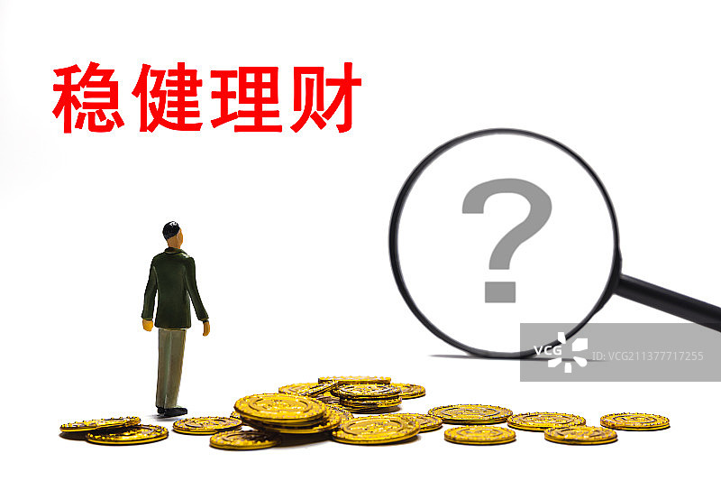 微缩形象，放大镜和金币，投资理财，金币，抵押，市场，贷款概念图片素材