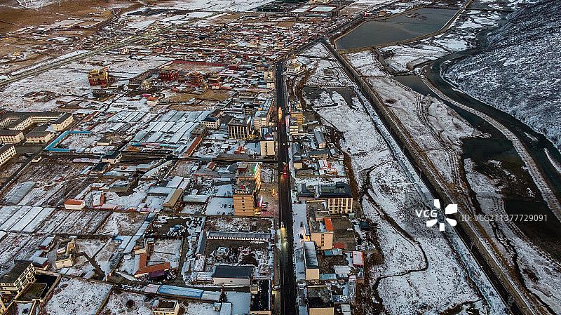 色达县夜间航拍图片素材