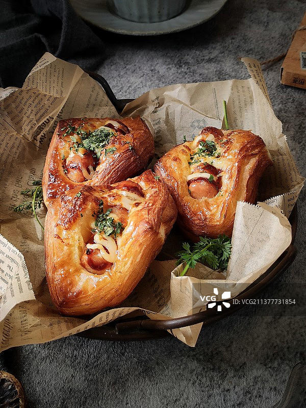 阳光下的面包颜色充满了诱惑图片素材