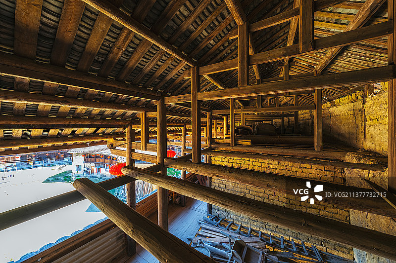 福建省漳州市南靖县书洋镇石桥村福建省最大土楼——顺裕楼（屋顶内部建筑结构室内空间）图片素材
