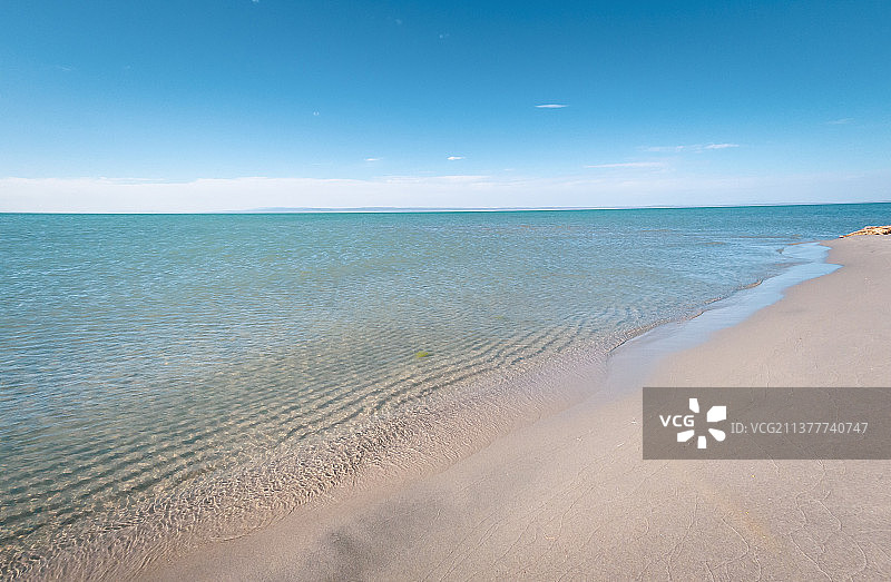 新疆阿勒泰福海县乌伦古湖泊自然风光图片素材
