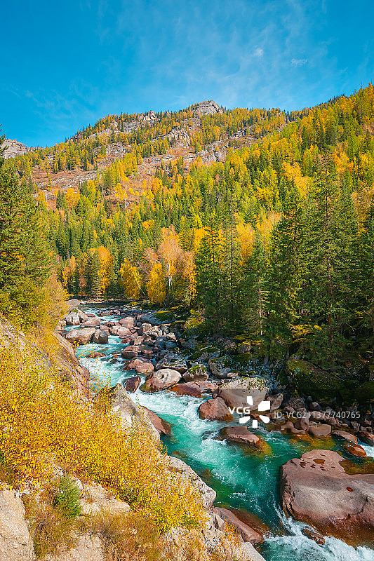 新疆阿勒泰富蕴县可可托海额尔齐斯大峡谷溪流岩石自然风光图片素材