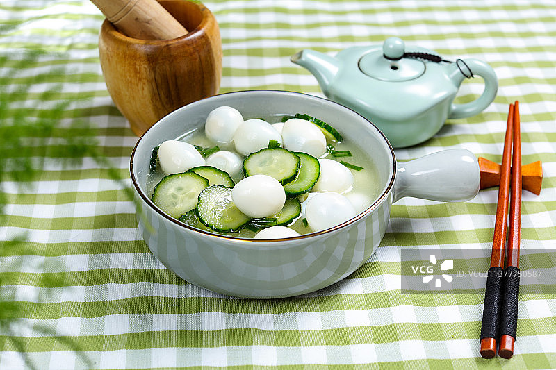 滋补养颜鹌鹑蛋黄瓜汤图片素材