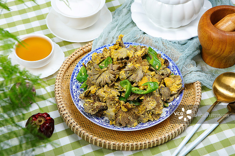 营养白参菌炒鸡蛋图片素材