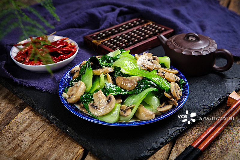 营养可口白蘑菇炒青菜图片素材