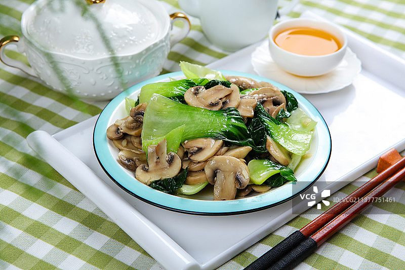 营养可口白蘑菇炒青菜图片素材