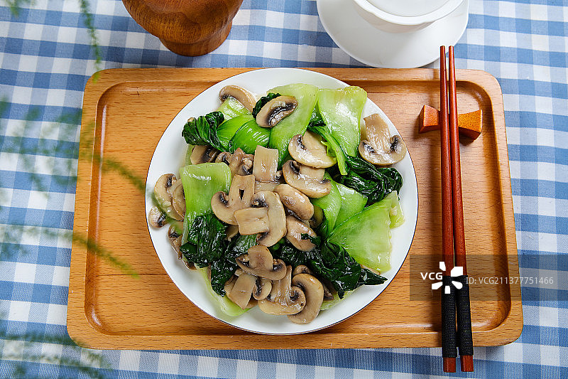 营养可口白蘑菇炒青菜图片素材