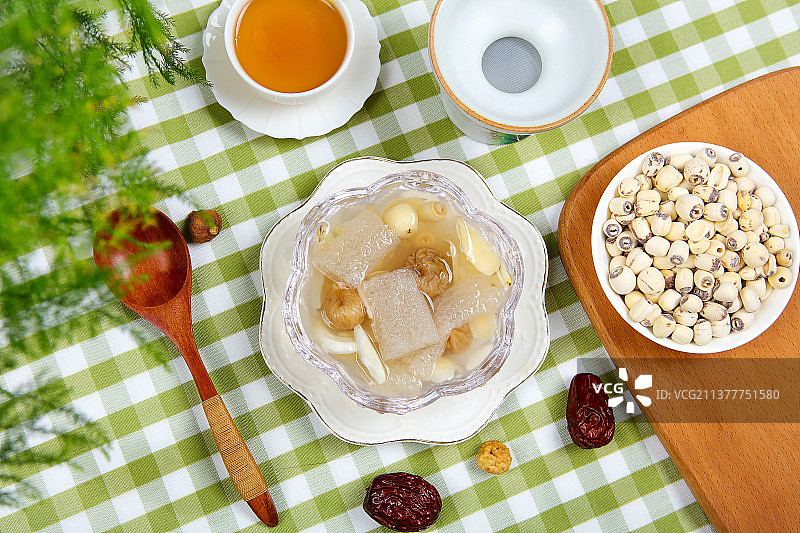 营养百合莲子无花果竹荪糖水图片素材