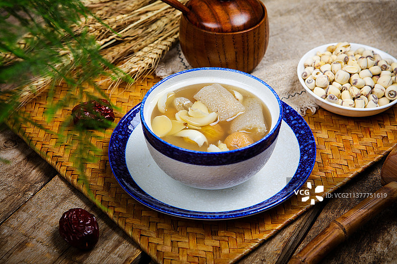 营养百合莲子无花果竹荪糖水图片素材