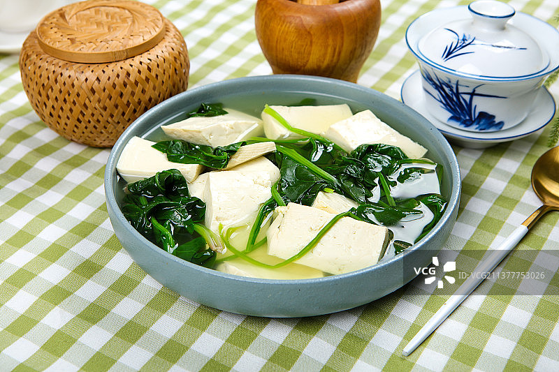 鲜美营养菠菜豆腐汤图片素材