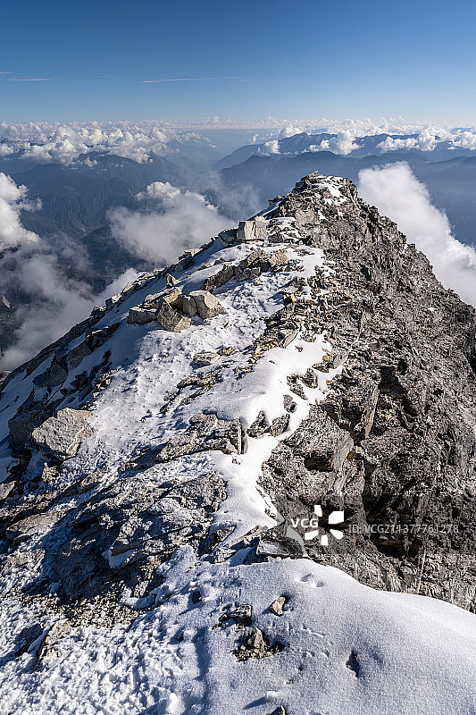 哈巴雪山山顶图片素材