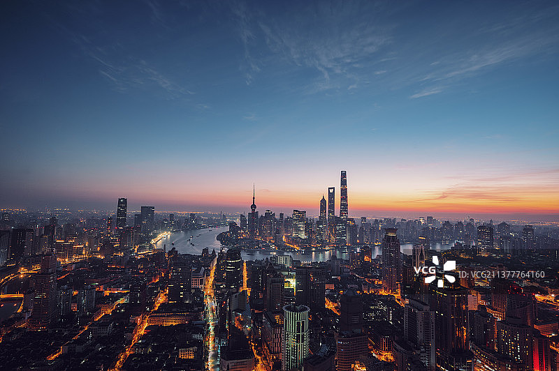 上海南京路步行街外滩黄浦江陆家嘴东方明珠金茂大厦环球金融中心上海中心大厦图片素材