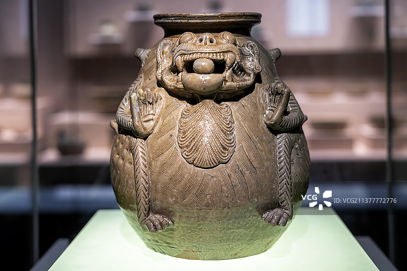南京博物院西晋青瓷神兽尊图片素材