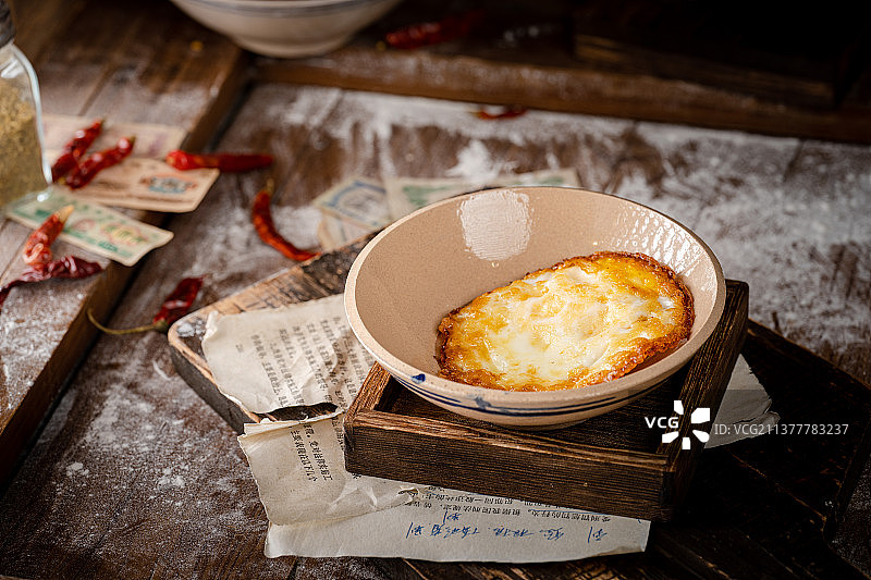 传递面食 北方美食 陕西特色 面 复古 中式风格 包子 面点 母鸡汤底 骨汤图片素材