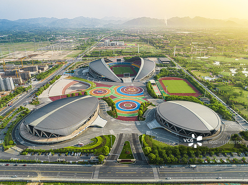 阳光照射下的金华市体育中心主体育场航拍大景 亚运会场馆 亚运会图片素材